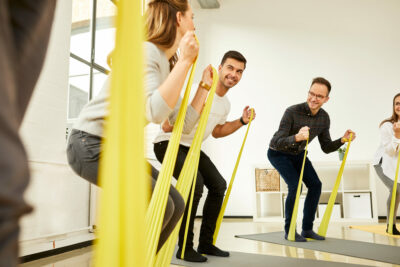 oliver robien fitness coach bewegung terraband gelb joern strojny