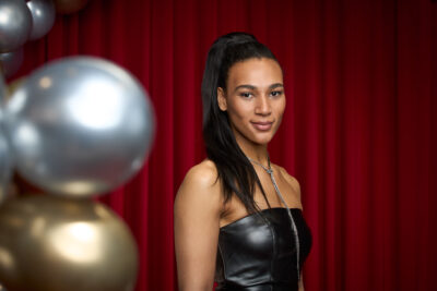 Portrait von Marie Mouroum, Stuntfrau und Kandidatin der Staffel 18 Let’s Dance 2025, fotografiert von Jörn Strojny